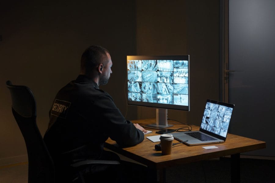 Leia mais sobre o artigo Quais as responsabilidades do síndico ou gestor em um sistema de portaria virtual?