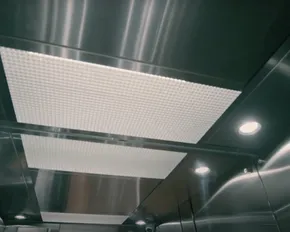 Elevador modernizado com design renovado